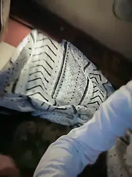 Snapshot of devinshd chatting on 12-22-25, 12:40 devinshd online show from 12-22-25, 12:40