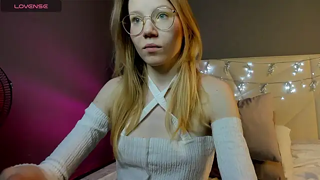 Snapshot of Esme_Runn chatting on 01-10-25, 09:55 Esme Runn online show from 01-10-25, 09:55