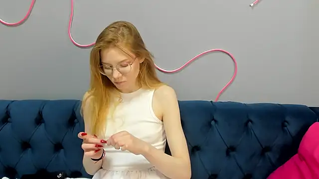 Snapshot of Esme_Runn chatting on 03-21-25, 10:17 Esme Runn online show from 03-21-25, 10:17