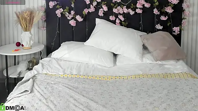 Snapshot of Esme_Runn chatting on 11-08-25, 03:29 Esme Runn online show from 11-08-25, 03:29