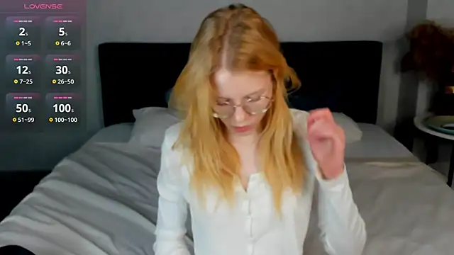 Esme Runn online show from 04-08-26, 08:14
