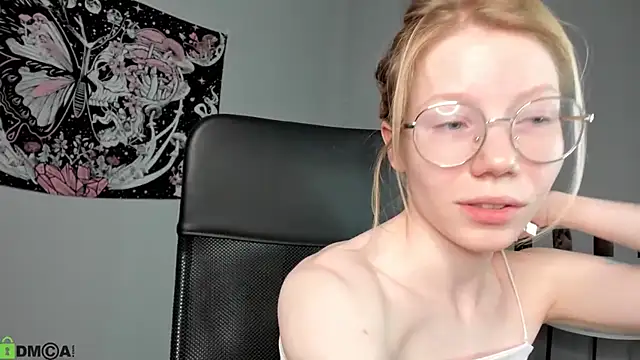 Esme Runn online show from 05-28-26, 03:37