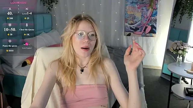 Esme Runn online show from 07-13-26, 03:09
