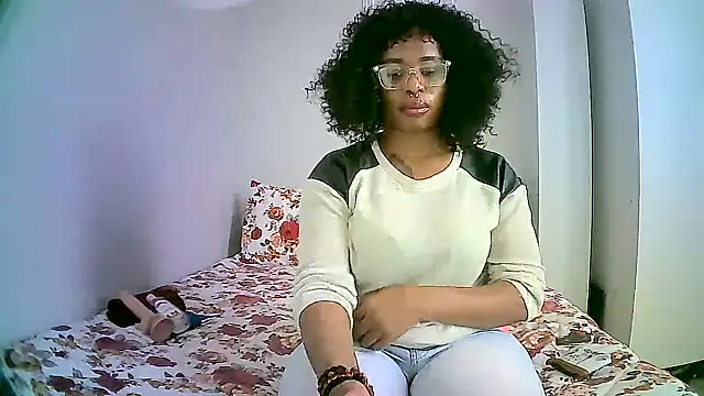 Snapshot of Down_to_earth_girl chatting on 12-17-24, 02:11 Down to earth girl online show from 12-17-24, 02:11