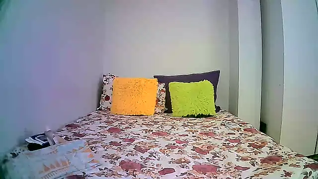 Snapshot of Down_to_earth_girl chatting on 12-20-24, 10:16 Down to earth girl online show from 12-20-24, 10:16