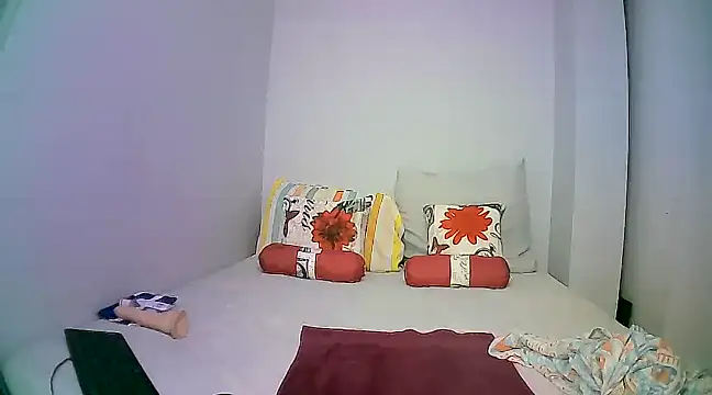 Snapshot of Down_to_earth_girl chatting on 12-31-24, 08:23 Down to earth girl online show from 12-31-24, 08:23