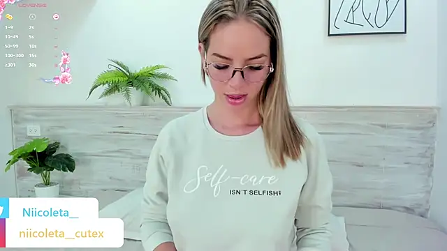 Snapshot of Niicoleta chatting on 02-23-25, 04:50 Niicoleta online show from 02-23-25, 04:50