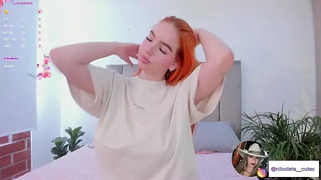 Snapshot of Niicoleta chatting on 10-22-25, 07:13 Niicoleta online show from 10-22-25, 07:13