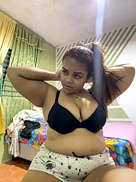 Snapshot of Evabigass chatting on 09-21-25, 04:52 Evabigass online show from 09-21-25, 04:52