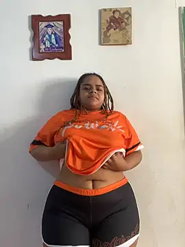 Snapshot of Evabigass chatting on 06-20-26, 02:09 Evabigass online show from 06-20-26, 02:09