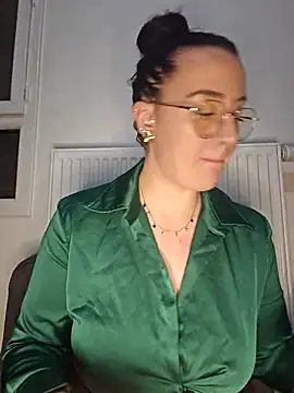 lindsay 33off online show from 02-25-26, 08:24