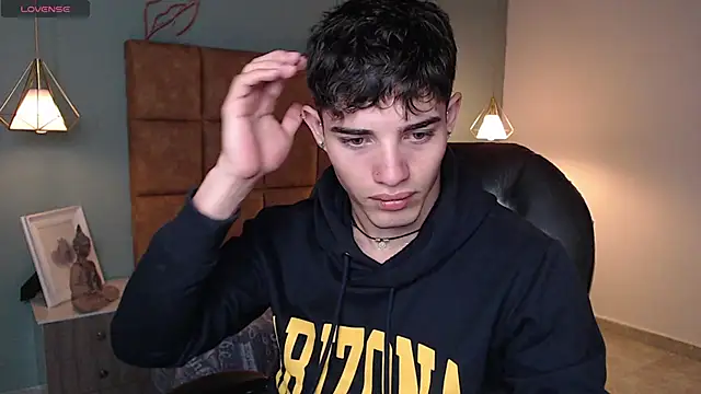 AlejooTwink online show from 02-04-25, 06:49