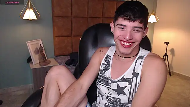 AlejooTwink online show from 02-04-25, 09:52