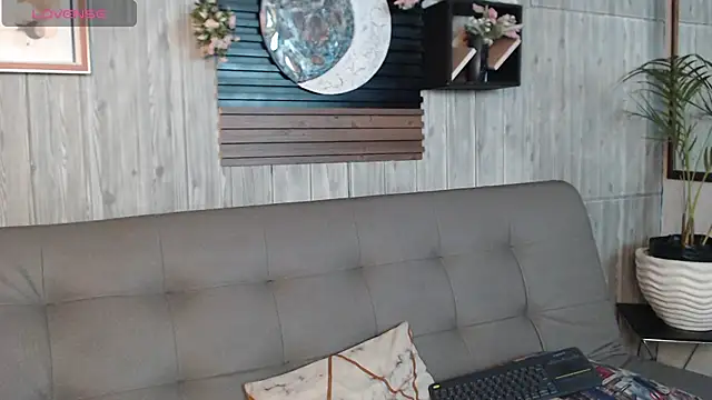 Layla 707 online show from 11-28-25, 09:06