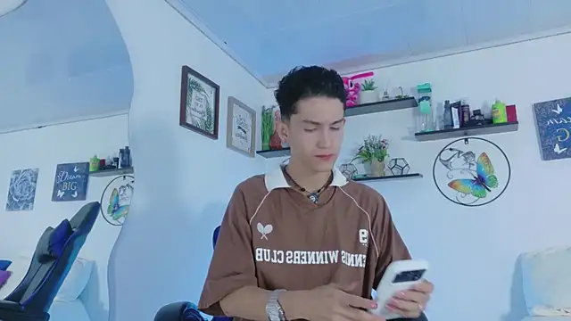 Noah tyler  online show from 06-05-26, 07:52