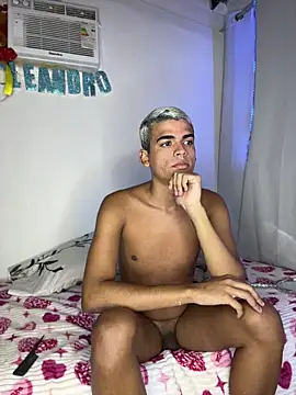 Snapshot of Leo_bunny_hot chatting on 07-07-26, 12:24 Leo bunny hot online show from 07-07-26, 12:24