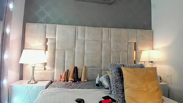 GaleHodge online show from 02-08-25, 04:14