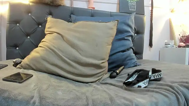 Snapshot of Slut_Milf_ chatting on 02-22-25, 10:52 Slut Milf online show from 02-22-25, 10:52