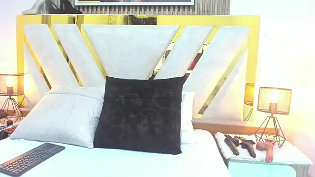 Snapshot of Slut_Milf_ chatting on 11-15-25, 09:17 Slut Milf online show from 11-15-25, 09:17