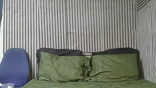 Snapshot of indiansuga chatting on 12-18-25, 08:09 indiansuga online show from 12-18-25, 08:09