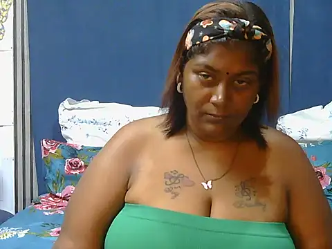 Snapshot of indiansuga chatting on 02-09-26, 06:01 indiansuga online show from 02-09-26, 06:01