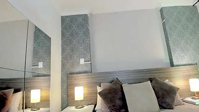 Snapshot of Mistyca chatting on 10-13-25, 11:21 Mistyca online show from 10-13-25, 11:21