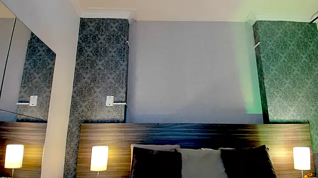 Snapshot of Mistyca chatting on 10-21-25, 11:00 Mistyca online show from 10-21-25, 11:00