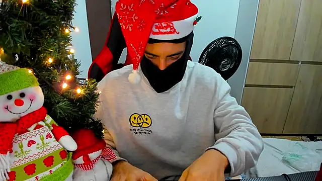 Snapshot of Calihotcaliente277 chatting on 12-22-24, 02:17 Calihotcaliente277 online show from 12-22-24, 02:17