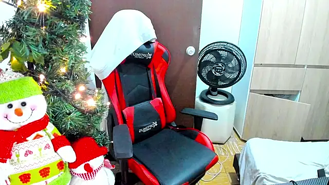 Snapshot of Calihotcaliente277 chatting on 12-23-24, 11:28 Calihotcaliente277 online show from 12-23-24, 11:28