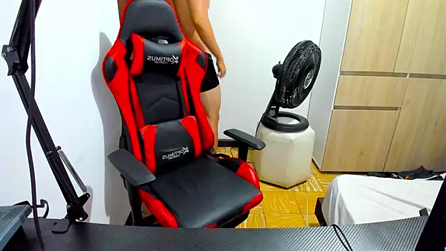 Snapshot of Calihotcaliente277 chatting on 01-30-25, 10:19 Calihotcaliente277 online show from 01-30-25, 10:19