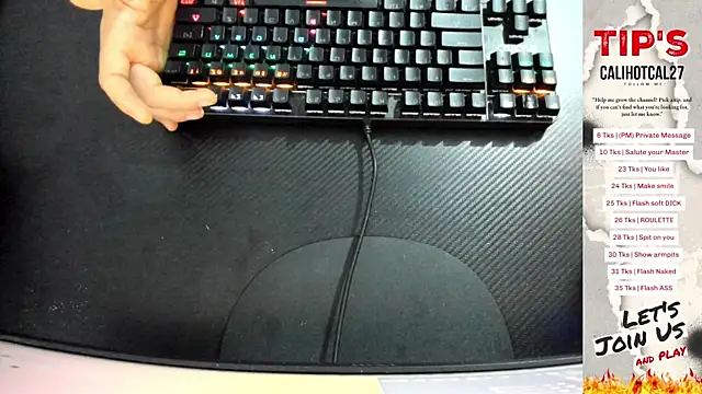 Snapshot of Calihotcaliente277 chatting on 09-21-25, 10:39 Calihotcaliente277 online show from 09-21-25, 10:39