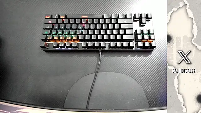 Snapshot of Calihotcaliente277 chatting on 10-16-25, 11:33 Calihotcaliente277 online show from 10-16-25, 11:33