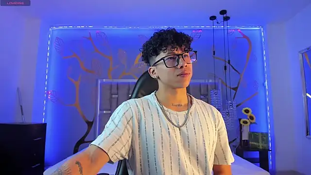 AkazaBoy  online show from 01-09-25, 04:19