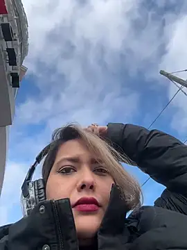 Snapshot of famous_indian_girl chatting on 02-21-25, 07:32 famous indian girl online show from 02-21-25, 07:32