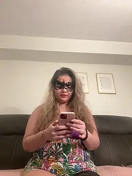 Snapshot of famous_indian_girl chatting on 03-08-25, 04:23 famous indian girl online show from 03-08-25, 04:23