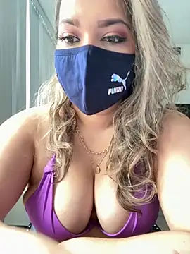 Snapshot of famous_indian_girl chatting on 09-13-25, 05:24 famous indian girl online show from 09-13-25, 05:24