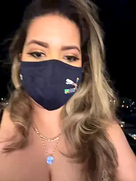 Snapshot of famous_indian_girl chatting on 09-17-25, 04:25 famous indian girl online show from 09-17-25, 04:25