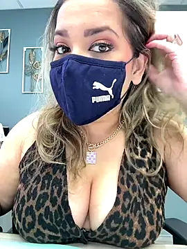 Snapshot of famous_indian_girl chatting on 09-19-25, 05:02 famous indian girl online show from 09-19-25, 05:02