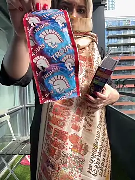 Snapshot of famous_indian_girl chatting on 10-12-25, 06:07 famous indian girl online show from 10-12-25, 06:07