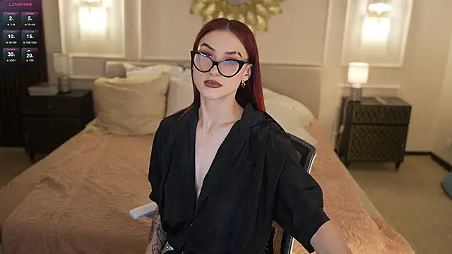 Magnetic Mia  online show from 05-25-26, 11:00