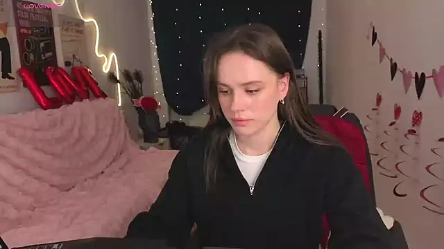 Emillias online show from 02-12-26, 02:01