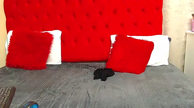 Snapshot of BeautyAuroa chatting on 02-01-25, 04:00 BeautyAuroa online show from 02-01-25, 04:00