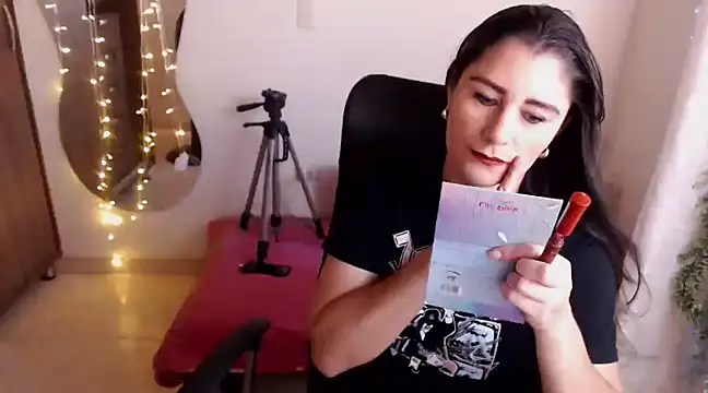 LUCY LI online show from 01-12-25, 06:49