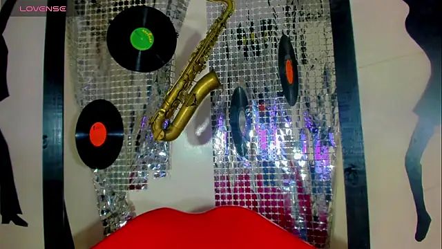 Hellen moons   online show from 01-25-25, 04:02