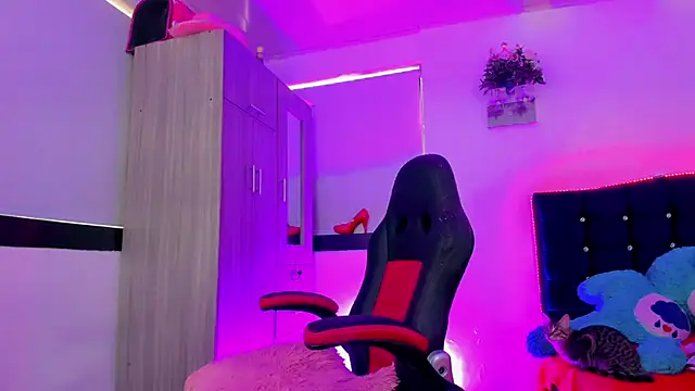 Hellen moons   online show from 11-11-25, 07:14