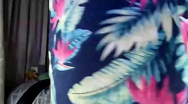 Snapshot of Ale_xandra chatting on 01-18-25, 04:15 Ale xandra online show from 01-18-25, 04:15