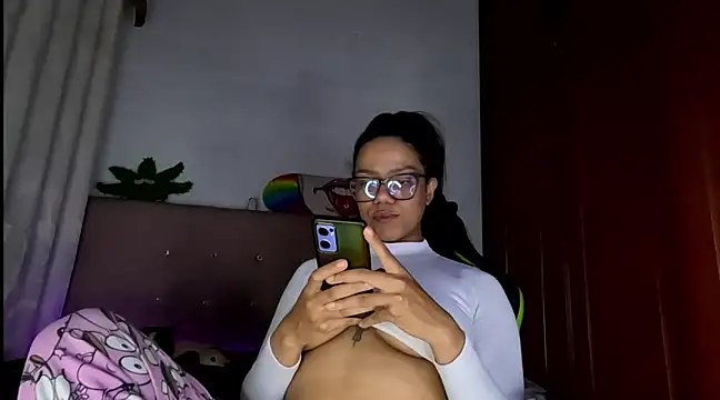 Snapshot of Ale_xandra chatting on 02-04-25, 01:45 Ale xandra online show from 02-04-25, 01:45