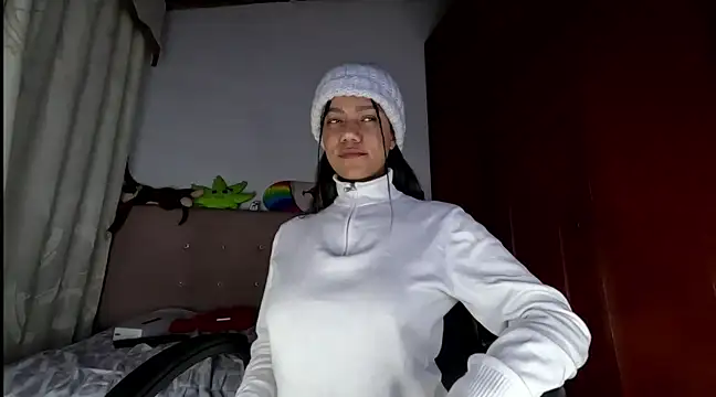 Snapshot of Ale_xandra chatting on 02-17-25, 01:25 Ale xandra online show from 02-17-25, 01:25