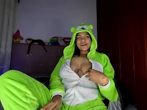 Snapshot of Ale_xandra chatting on 03-15-25, 03:51 Ale xandra online show from 03-15-25, 03:51