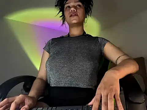 Snapshot of Ale_xandra chatting on 09-27-25, 03:11 Ale xandra online show from 09-27-25, 03:11